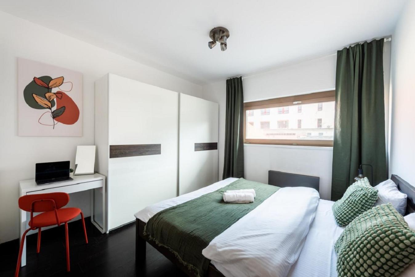 Spacious Apartments Near Karlin Square Prag Dış mekan fotoğraf